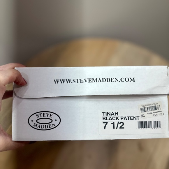 Steve Madden Black Patent Leather Ankle Block Heels w/ Red Patent Strap Size 7.5 - Picture 4 of 4